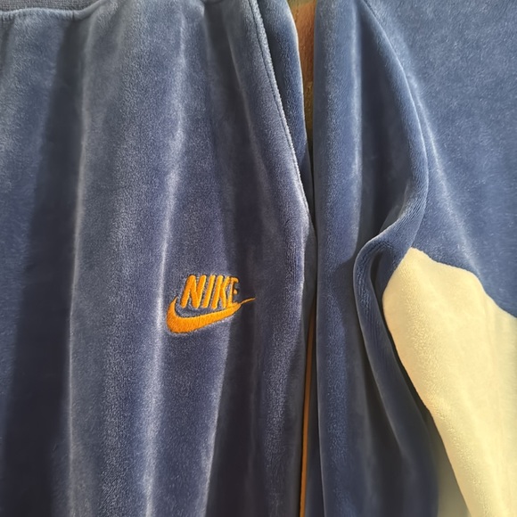 Nike velour joggers and matching cropped zip jacket size small (set) - Picture 3 of 8